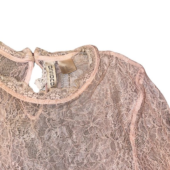 Lace Top Blouse - Picture 2 of 3